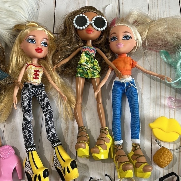 Bratz Doll Bundle and Accessories - Picture 3 of 10
